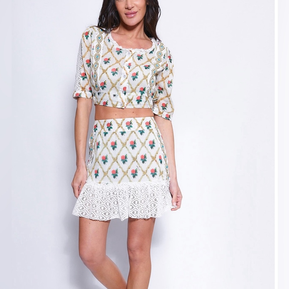 Elegant Floral Mini Dress with Lace Trim